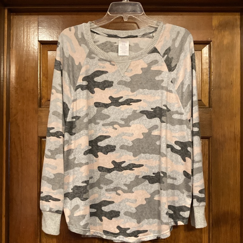 Secret Treasures XL (16/18) Super Soft Pink and Gray Camo Pajama/Lounge Top